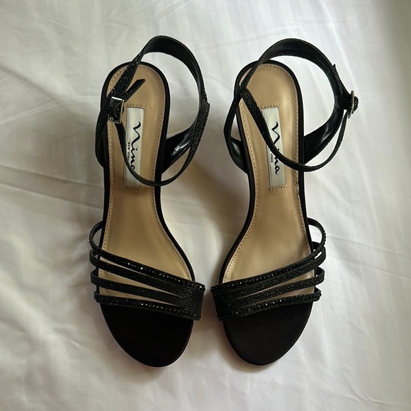 NINA NELENA TEXTURED METALLIC MATCHING CRYSTALS LOW-HEEL SANDALS, ANKLE STRAP - Picture 3 of 8